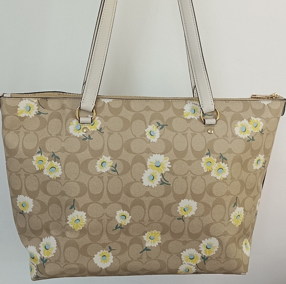 Authentic Coach Signature Gallery Tote Daisy Print - Picture 5 of 14